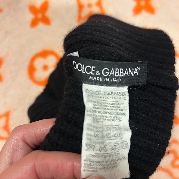 DOLCE & GABBANA Cashmere Knit Beanie with Signature Teddy Bear Pom - Picture 2 of 3